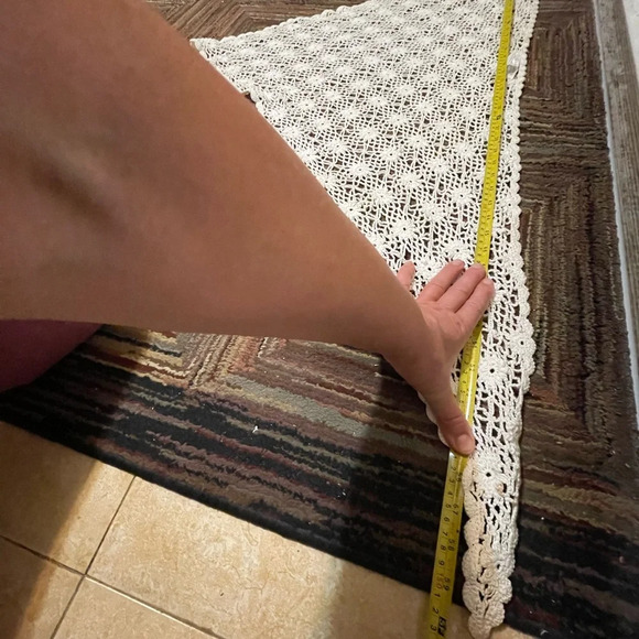 BALLINGER GOLD Vtg Handmade Ivory cotton Crochet 42”x60”Triangle Shawl wrap - Picture 4 of 9